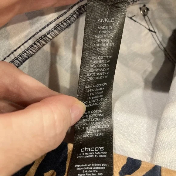 Chico’s So Slimming Girlfriend Ankle blue cheetah pants size 1 (US size M/8) - Picture 6 of 8